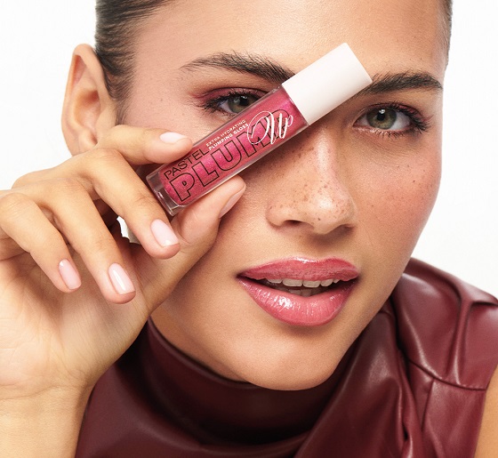 Pastel Plump Up Gloss’a yaz ışıltısı katacak 4 yeni trend renk